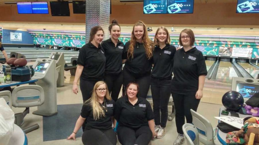 Girls' bowling team qualifies two individuals
