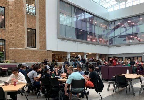 A DIFFERENT SCENE: Students socialize during a lunch period in the Learning Commons. The new area stands in contrast to the old cafeteria, with students now having more diverse seating options and a full 50-minute period to eat lunch.