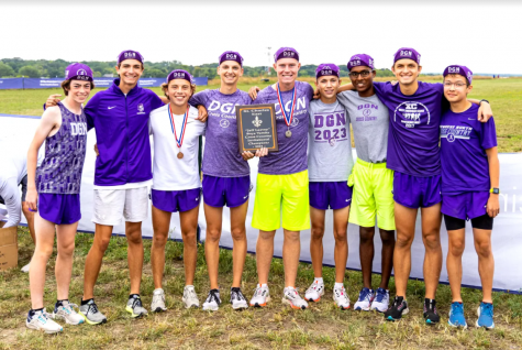 SHOWING OFF THE WIN: Varsity boys cross country team poses with their first place plaque at the St. Charles Invitational. 