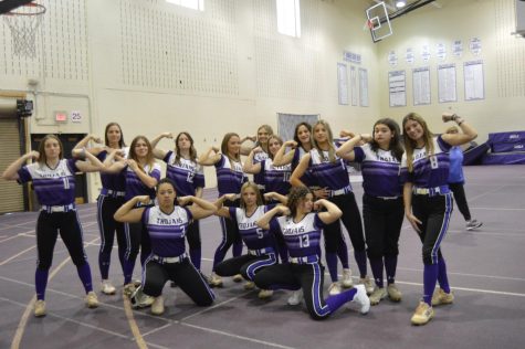 MEDIA DAY: The 2022 girls varsity softball team flexes in a group photo. 