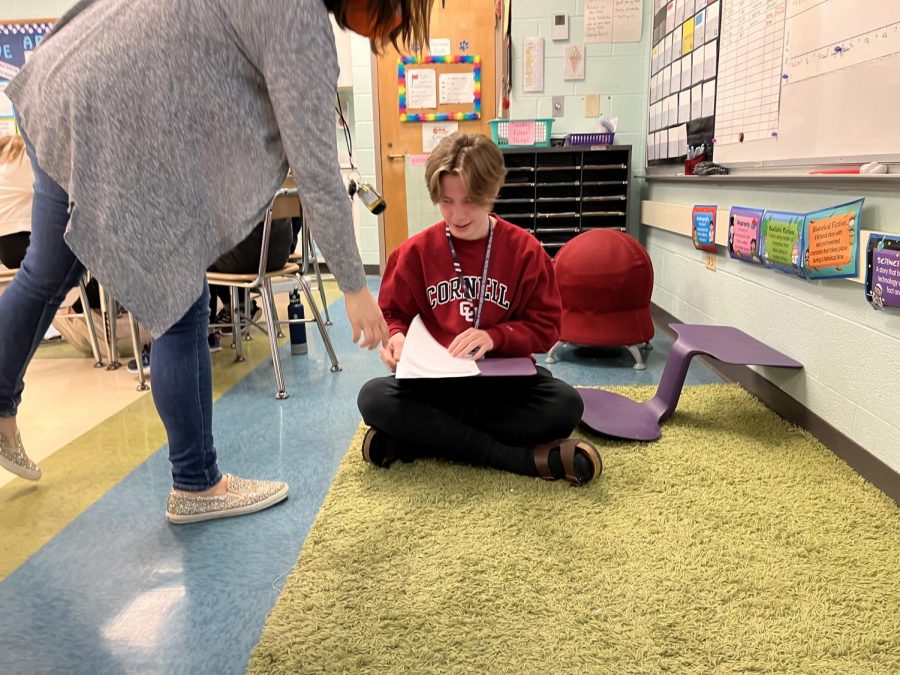 DIVERSE SEATING: Omega opinion editor, Kyle Kucera, tests out a mobile, seat-desk hybrid option at Pierce Downer Elementary. Kucera was pleasantly surprised at its practicality.