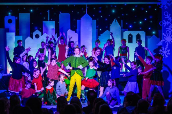 Ghostlight Theater Company spreads joy during holiday season