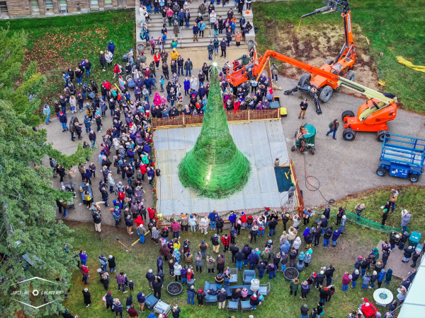 DGN Alumni lights the world with world’s tallest glass Christmas tree